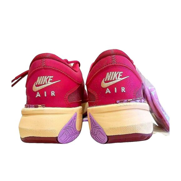 Signature Sneaker: Nike Zoom Freak 5 \